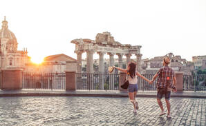 51,400+ Rome Tourist Stock Photos, Pictures & Royalty-Free Images - iStock | Barcelona tourist, Rome woman, New york tourist