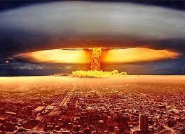 Керівництво РФ планувало вдарити ядерною зброєю на висоті 20 км над Києвом – інженер-ракетник