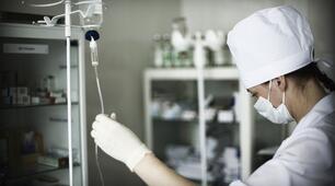 Техніка внутрішньовенного краплинного введення лікарських засобів. Тактика медичної сестри при можливих ускладненнях 14