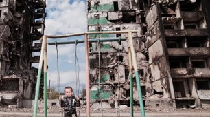 «Мамочко! Матусю!» - не озвалась досі,  Бо заснула бідна, вічним сном у льосі.