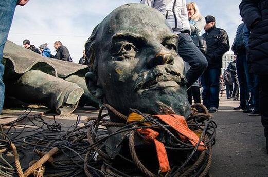Ленінопад" вже дійшов до Радянського (ФОТОФАКТ)