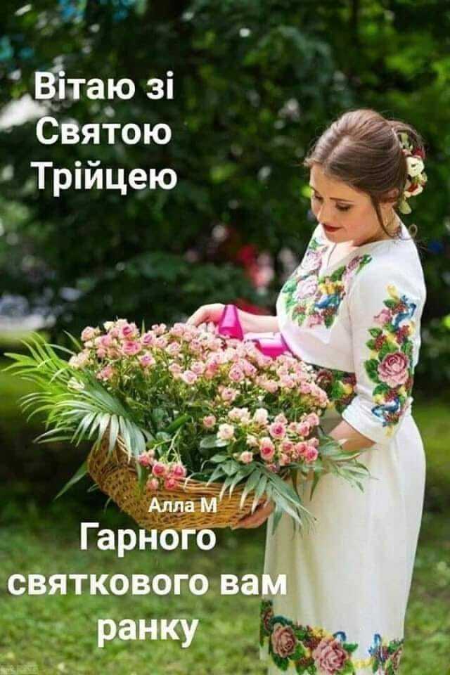 Возможно, это изображение 1 человек, эустома и текст