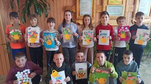 Презентація "Листівка до Дня матері"